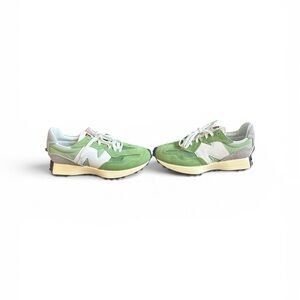 DEAD STOCK New Balance 327 'Chive & Avocado' - Men's Size 10 NEW